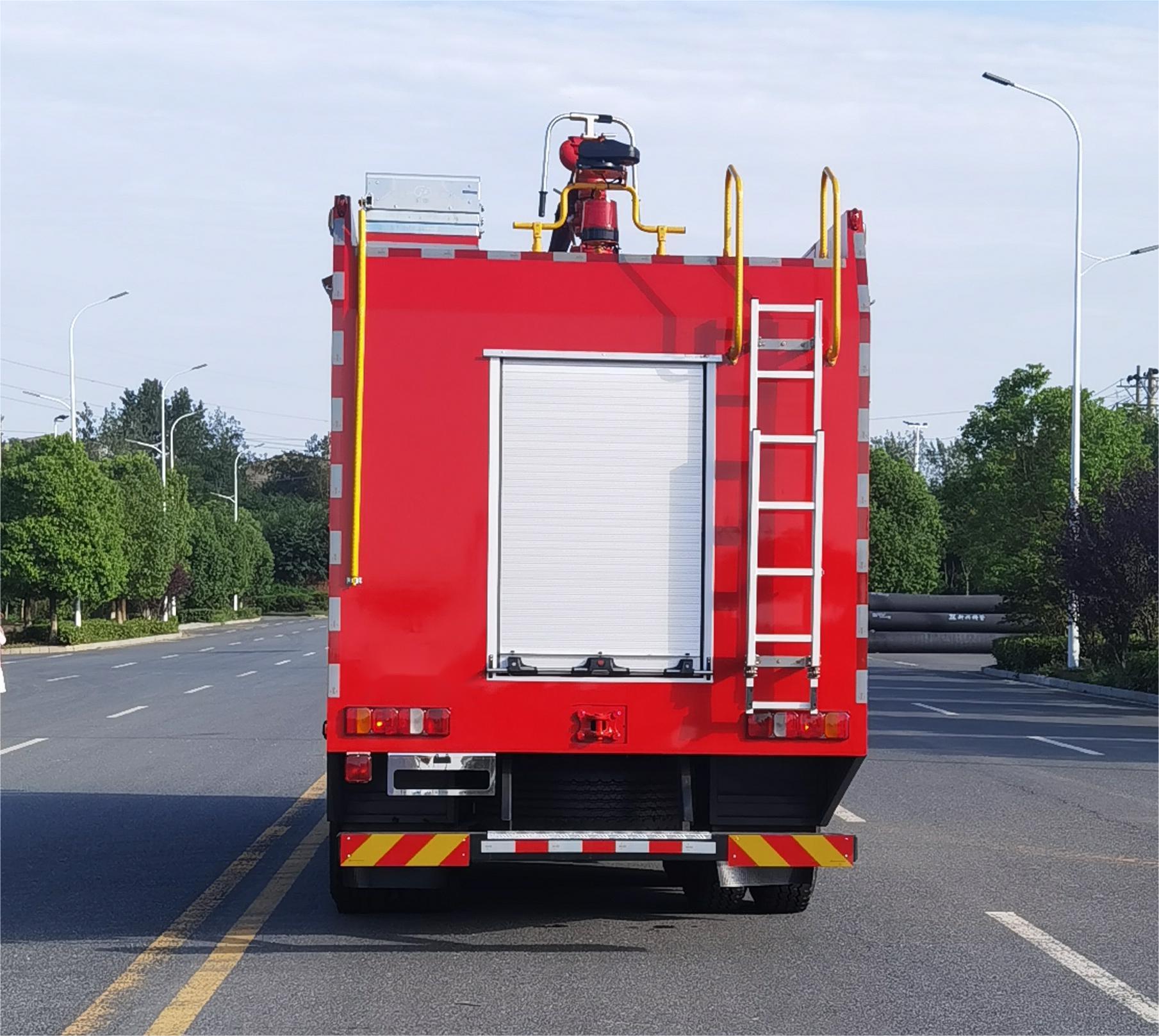 豪沃18噸六驅(qū)越野泡沫消防車