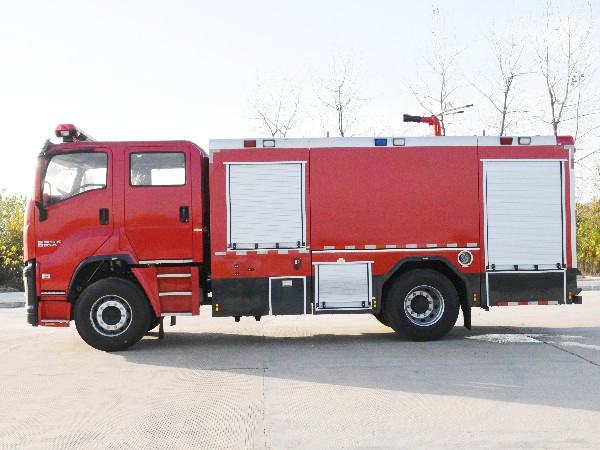 五十鈴8.5噸水罐消防車(chē)