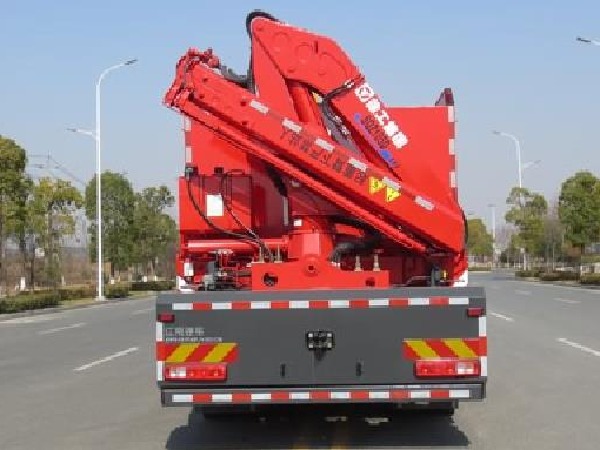 上汽紅巖搶險救援消防車