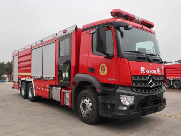 奔弛12噸干粉泡沫聯(lián)用消防車(chē)