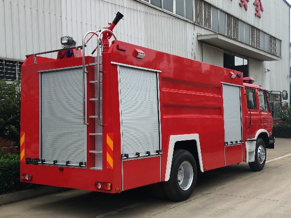 東風(fēng)7噸泡沫消防車