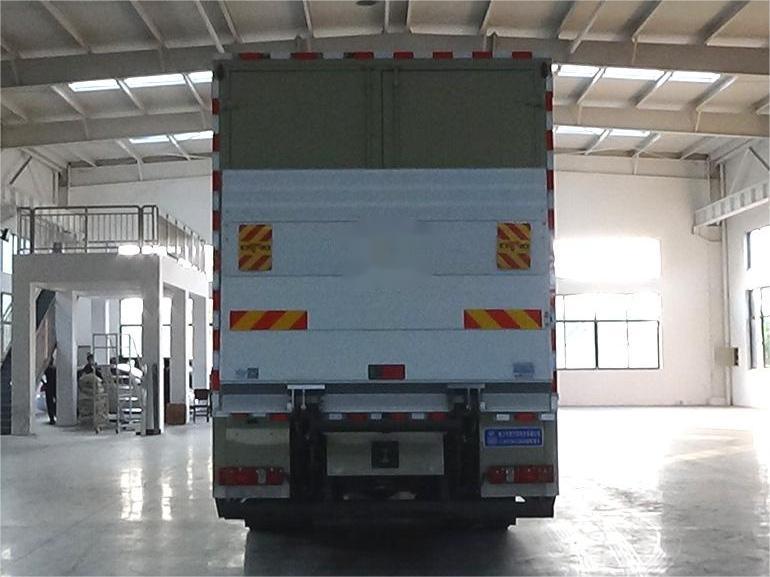 汕德卡裝備車