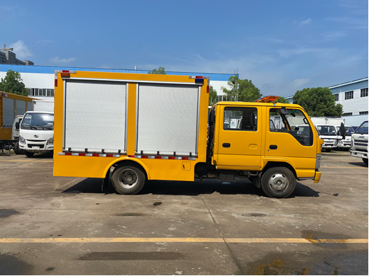 五十鈴雙排藍(lán)牌1000方救險(xiǎn)車(chē)